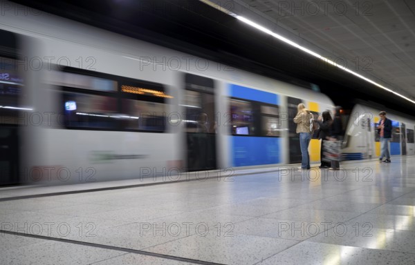 Underground incoming S-Bahn, train, Class 420 Generation 2025, platform, passengers, travellers,