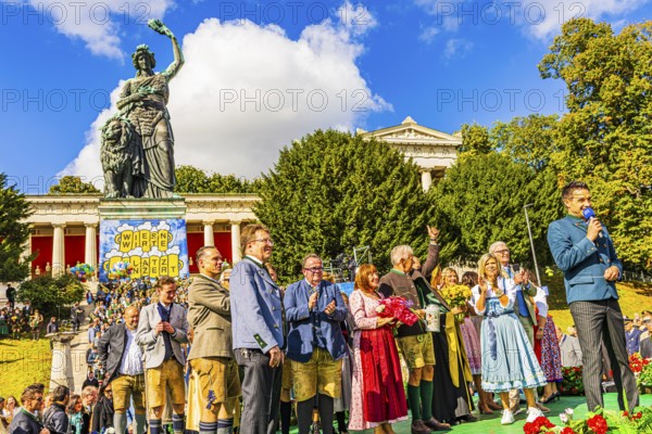 The Grand Finale with the guests of honour on the stage of the Bavarian Broadcasting Corporation,