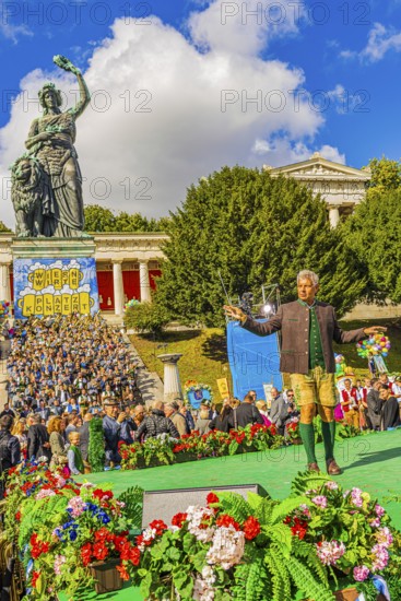 The Lord Mayor of the City of Munich conducts the musicians of the Wiesnwirte square concert under
