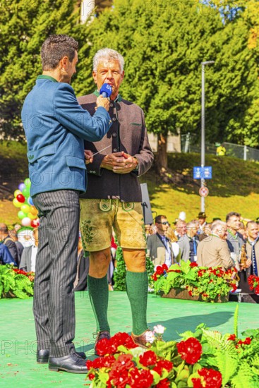 Bavarian Radio presenter Dominik Göbl in conversation with the Lord Mayor of the City of Munich