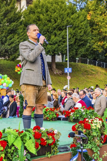 The publican Peter Inselkammer on the stage of the Bavarian Radio, Wiesnwirte Platzkonzert,