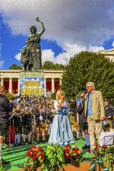 Performance of the folk music duo Marianne and Michael on the stage of the Bayrischer Rundfunk at