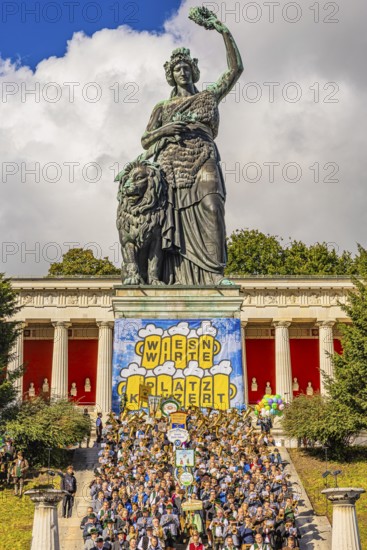 The musicians of the festival tents gather under the statue of Bavaria, Wiesnwirte Platzkonzert,