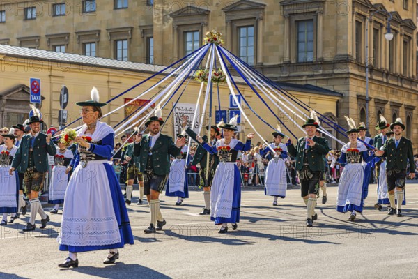 Trachtenverein Birkenstoana Stamm from Oberschleißheim, Trachten- and Schützenzug, Oktoberfest,
