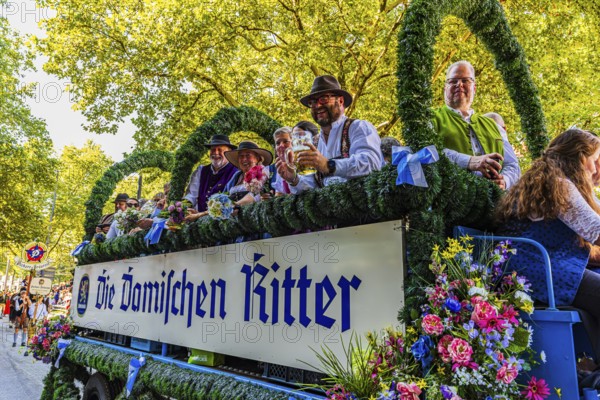 Float of the Knights of the Damische Ritter from Munich, Entry of the Oktoberfest hosts,