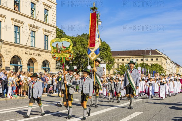 Gebirgstrachten- Erhaltungsverein Stoabergler from Gelting, Trachten- und Schützenzug, Oktoberfest,