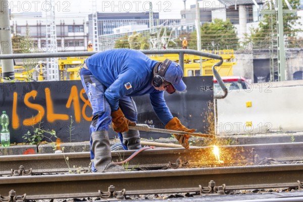Track construction at Stuttgarter Straßenbahnen AG (SSB) near the Eszet stop. Welding rails. The