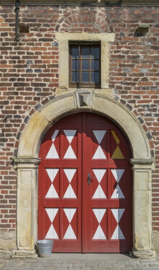 Historic moated castle, Renaissance Raesfeld Castle, façade with a Tor tor, Freiheit Raesfeld,