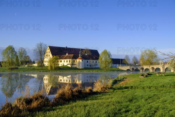 Morning atmosphere, fog at the Fischhof, Fischhofpark, Tirschenreuth, Upper Palatinate, Bavaria,