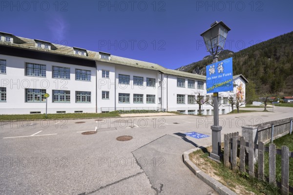 Primary and secondary school Bischofswiesen, sign Stop parent taxi, building, lantern, bus stop,