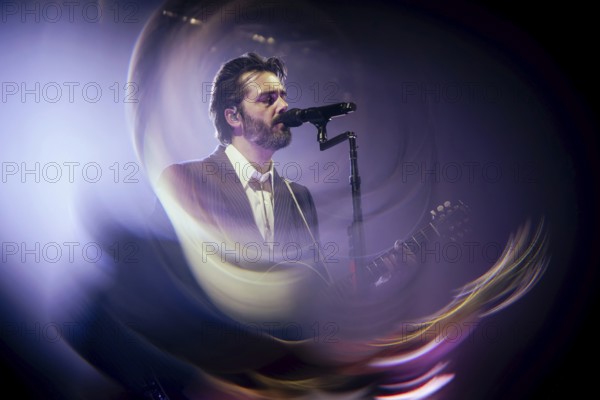 Ben Schneider, singer of Lord Huron live at the Berlin Tempodrom on 08/09/2025 Note: the photo was