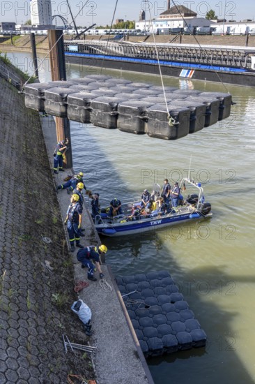 Construction of a floating platform with the jet-float system, this can be used as a work platform,