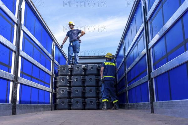 Construction of a floating platform with the jet-float system, this can be used as a work platform,