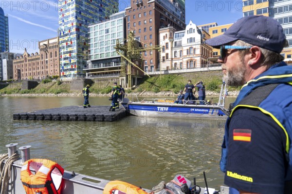 Transport of a floating platform with the jet-float system, this can be used as a work platform,