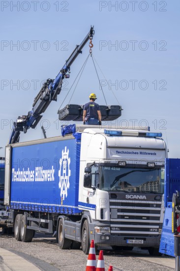 Construction of a floating platform with the jet-float system, this can be used as a work platform,