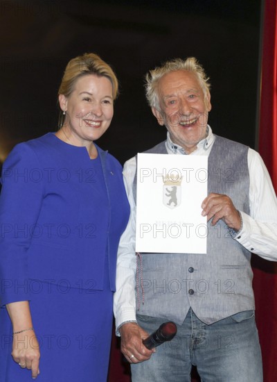 Franziska Giffey and Dieter Hallervorden at the premiere of the play 'Der eingebildet Kranke' and