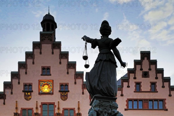 Justitia with scales, Fountain of Justice at the town hall in the evening, Römerberg, Old Town,
