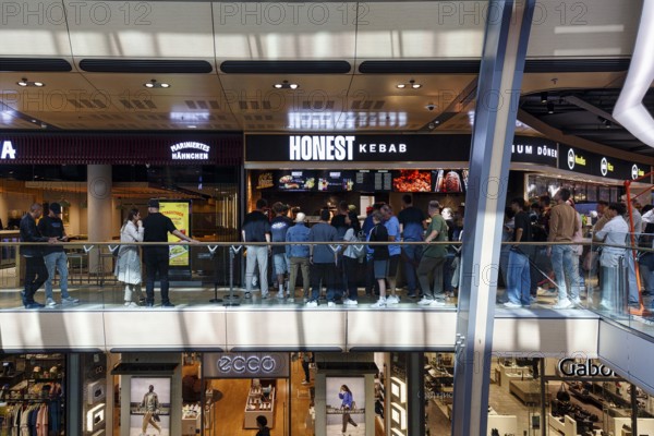 Honest Kebab snack bar, premium kebab, kebab shop, cult, queue, passers-by, Food Sky, shopping
