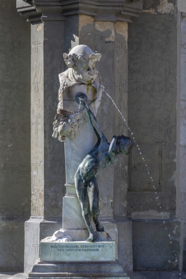 The Brunnenbuberl, designed in 1895, by the sculptor Matthias Gasteiger, 1871 to 1934, Neuhauser