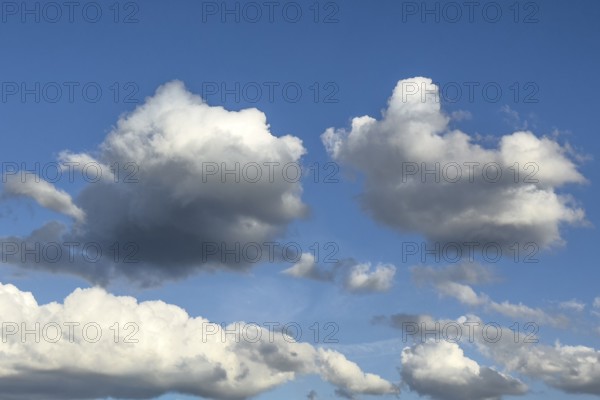 Photo from above two altocumulus clouds cluster clouds below in the background white stratocumulus