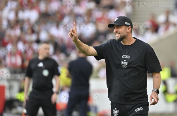 Coach Sebastian Hoeneß VfB Stuttgart on the sidelines Gesture Gesture Bundesliga, MHPArena, MHP