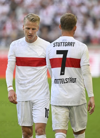 The paths of Maximilian Mittelstädt VfB Stuttgart (07) and Chris Führich VfB Stuttgart (10)