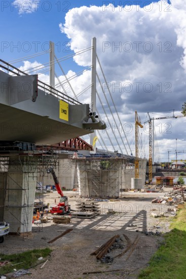 New construction of the second motorway bridge Neuenkamp of the A40, over the Rhine near Duisburg,