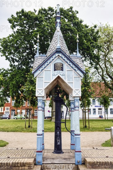 Market pump, Schwengelpumpe, pump with fountain house, architect Heinrich Rohardt, Old Town,
