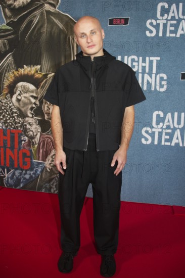 Actor Nikita Andreyevich Kukushkin, director and producer Darren Aronofsky, CAUGHT STEALING (in