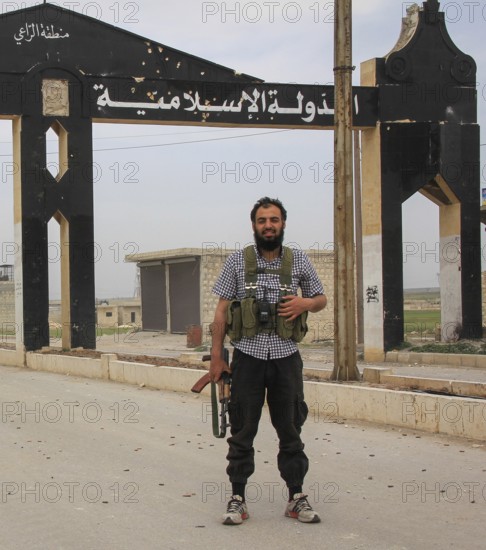 Syrian opposition fighters during battles with ISIS in northern Syria. Counterterrorism. Aleppo,