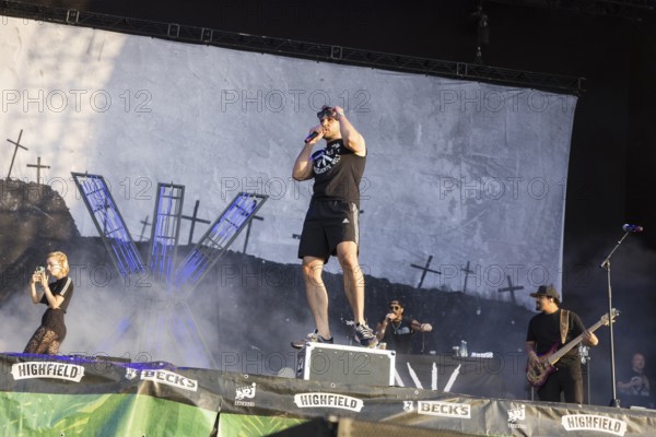 Swiss, singer of the band Swiss und die Andern at the Highfield Festival on Saturday, Störmthaler