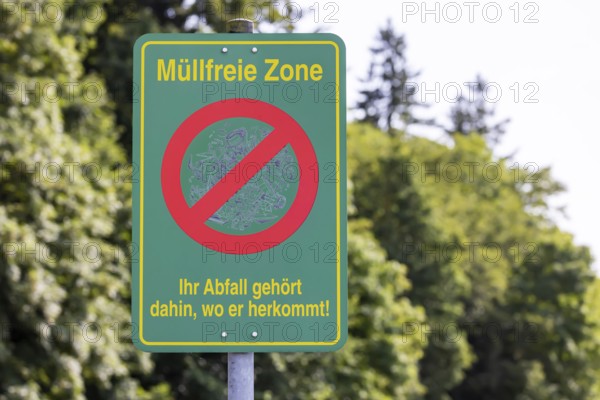 Litter-free zone. Sign at a hikers' car park near Neidlingen in the Swabian Alb. Hikers are asked