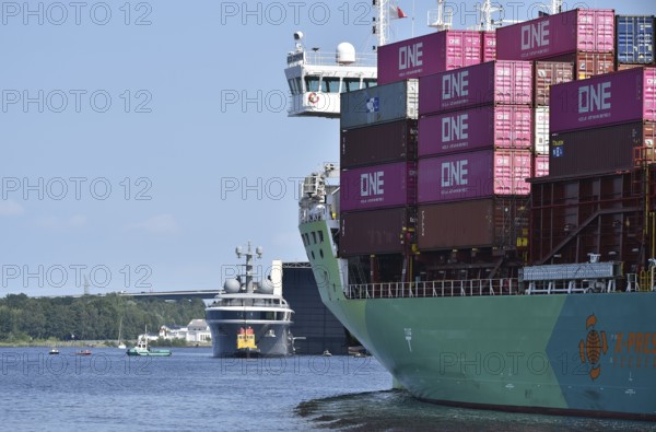 The new superyacht COSMOS and the container ship ECO ZEPHYR meet in the Kiel Canal, Kiel Canal,