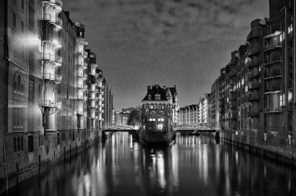Night view, historic moated castle, warehouses, brick buildings, canal, Hamburger Speicherstadt,