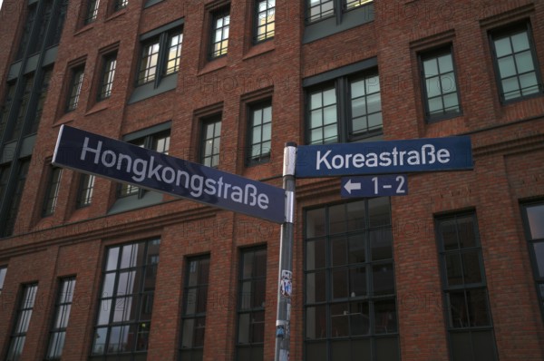 Street signs Hongkongstraße, Koreastraße, warehouses, façade, brick buildings, Hamburger