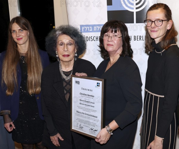 Elisabeth Schulze, Lea Rosh, Christine Herntier, Jette Förster at the Prize for Civil Courage