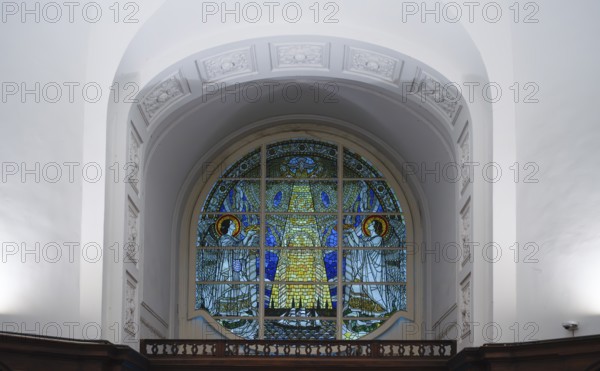 Interior photo, stained glass window, tympanum window above the main entrance, main evangelical