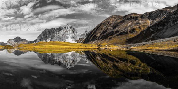 Mountain panorama in autumn, Eissee, Oytal, behind Großer Wilder, 2379m, Hochvogel and Rosszahn