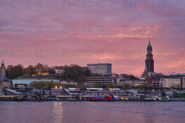 Excursion boats, main evangelical church of St. Michaelis, Michel for short, piers, Free and