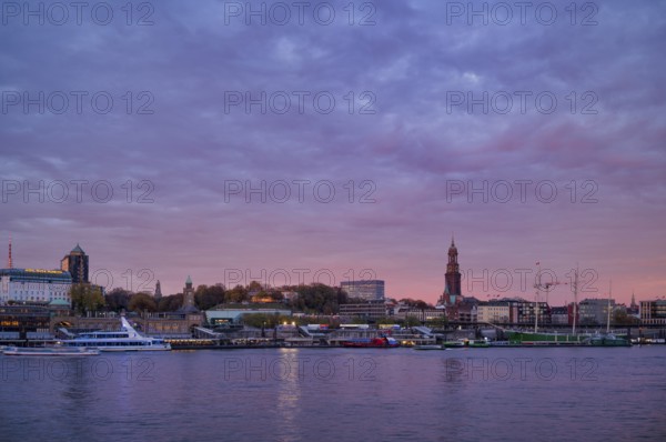 Excursion boats, museum ship Rickmer Rickmers, main evangelical church of St. Michaelis, Michel for