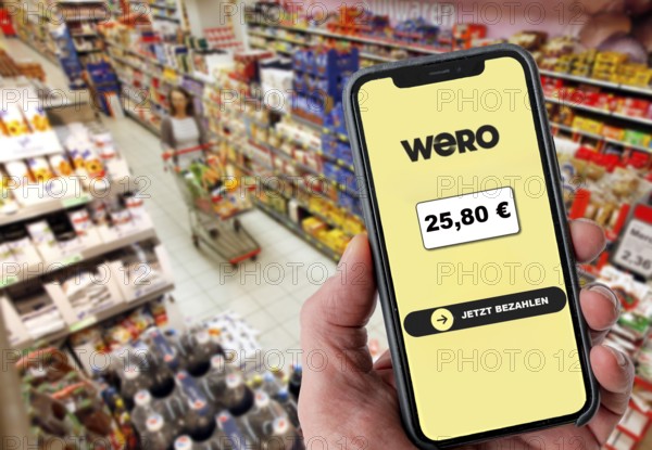 Symbolic image, photo montage, about the European WERO payment service, currently you can only send