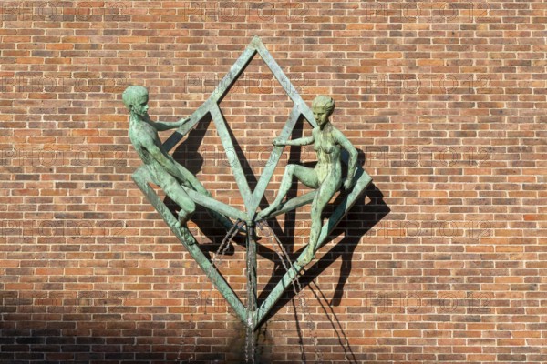 The Minoprio Fountain, 1988 bronze sculpture by Vivien ap Rhys Pryce Streatham Campus, University