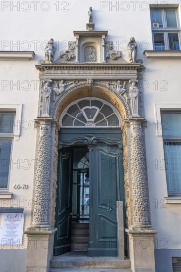 Tesdopf Portal, former wine shop, founded in 1678, today Praxen, Mengstr. 66-70, Hanseatic City of
