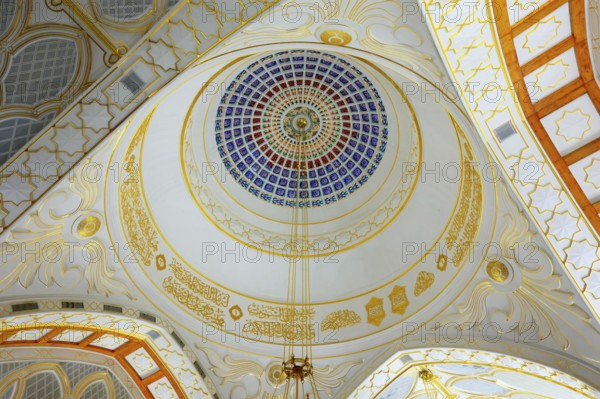 Masjid Omar Ali Saifuddien Mosque, Prayer Hall with decorated ceiling and cupola, Bandar Seri