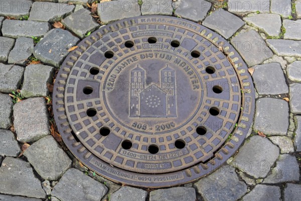 Manhole cover, manhole cover with the cathedral, cobblestones, Münster, Münsterland, North