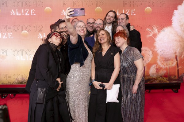 Guests take a group photo at the Cirque du Soleil Alizé world premiere at the Berliner Theater am