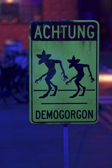 Feature: Demogorgon Warning Sign - Stranger Things Season 5 Fan Event, Tempelhof Airport, Hangar 7,