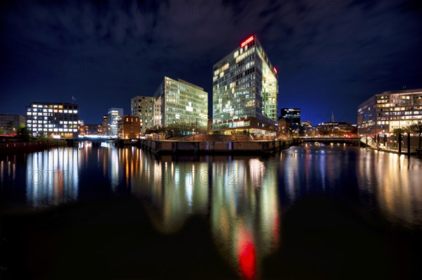 Night view, publishing house Der Spiegel, lettering, mirror building, Ericus-Kontor, Ericusspitze,