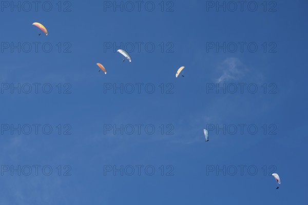 Paragliders in the sky above Brauneck, forming a diagonal, Bavarian Prealps, Isarwinkel, Lenggries,