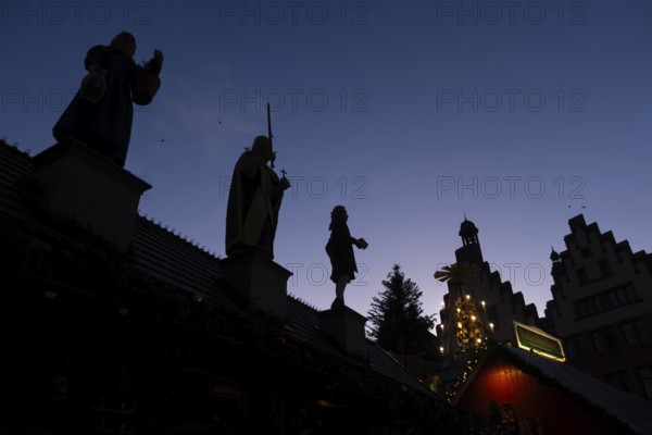The silhouettes of the city greats Mrs. Rauscher (left), Charlemagne (center) and Johann Wolfgang